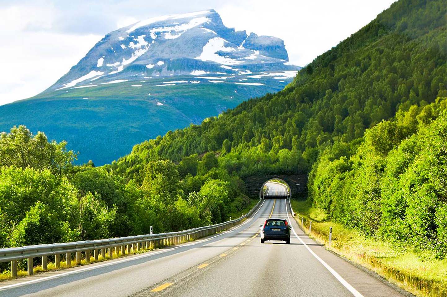 Roadtrip door Finland: De Mooiste Routes en Tips