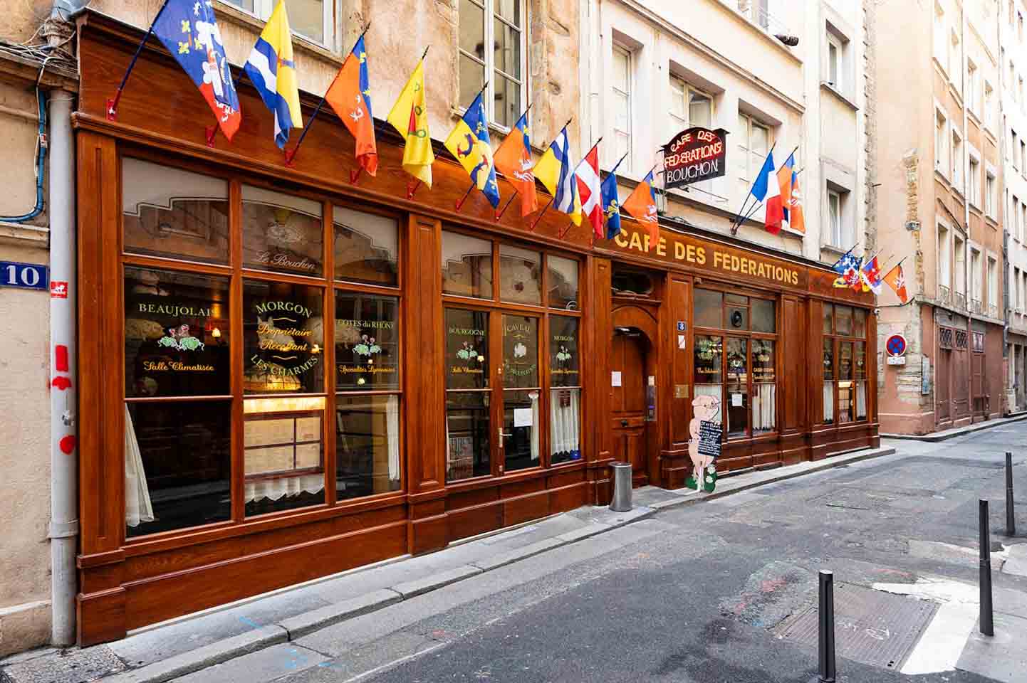 Vijf lokale gerechten uit Lyon die je niet mag missen: De perfecte symfonie van pens, worst en kaas